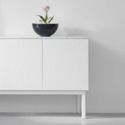 Aparador Beam, Gris claro, base de roble aceitado