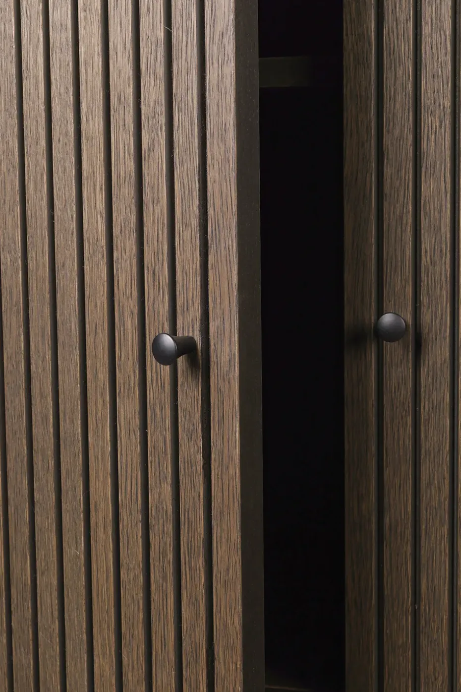 Aparador Sill Tall, Dark stained oak