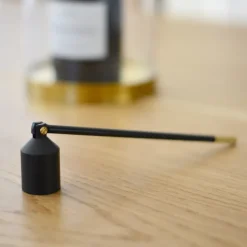 Atenuador de luz Three Stars, Negro