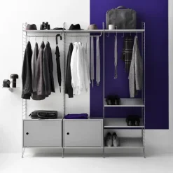 Cabinet con puerta batiente String, Fresno teñido de negro, 58x30 cm