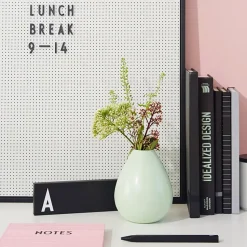 Caja con letras Design Letters, Letras negras