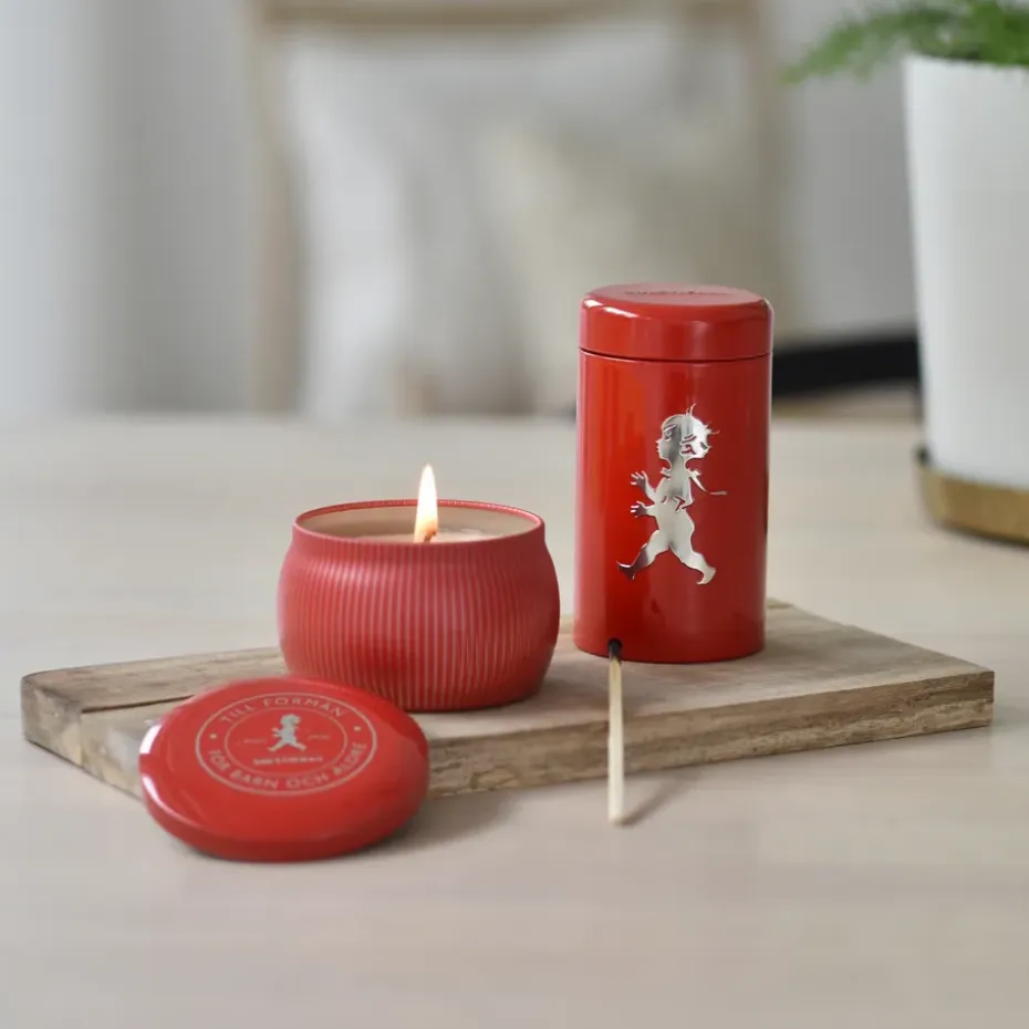 Caja de regalo Solstickan con vela aromática + bote con cerillas, Rojo-vela perfumada de canela y naranja