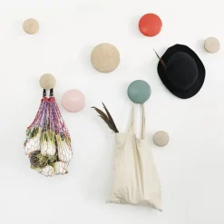 Colgador de pared The Dots, mediano, roble