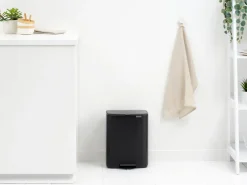 Cubo de basura con pedal Bo 12 L, Negro mate