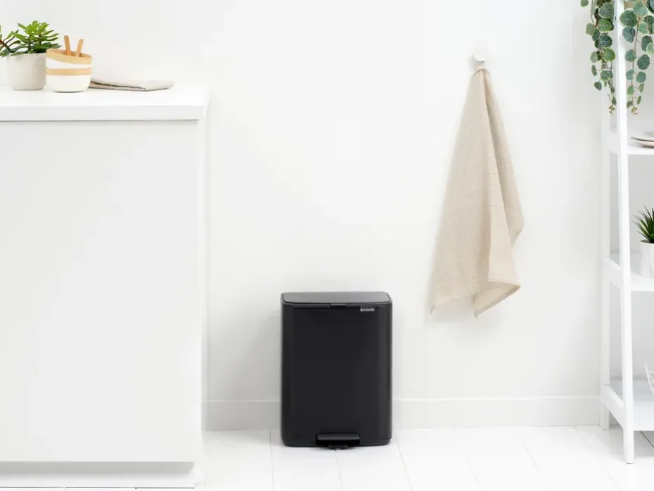 Cubo de basura con pedal Bo 12 L, Negro mate