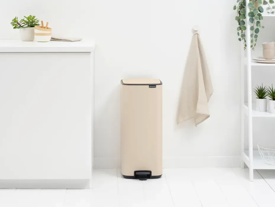 Cubo de basura con pedal Bo 30 L, Beige suave