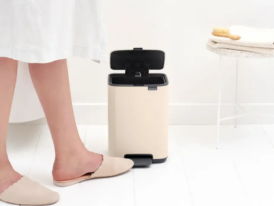 Cubo de basura con pedal Bo 4 L, Beige suave