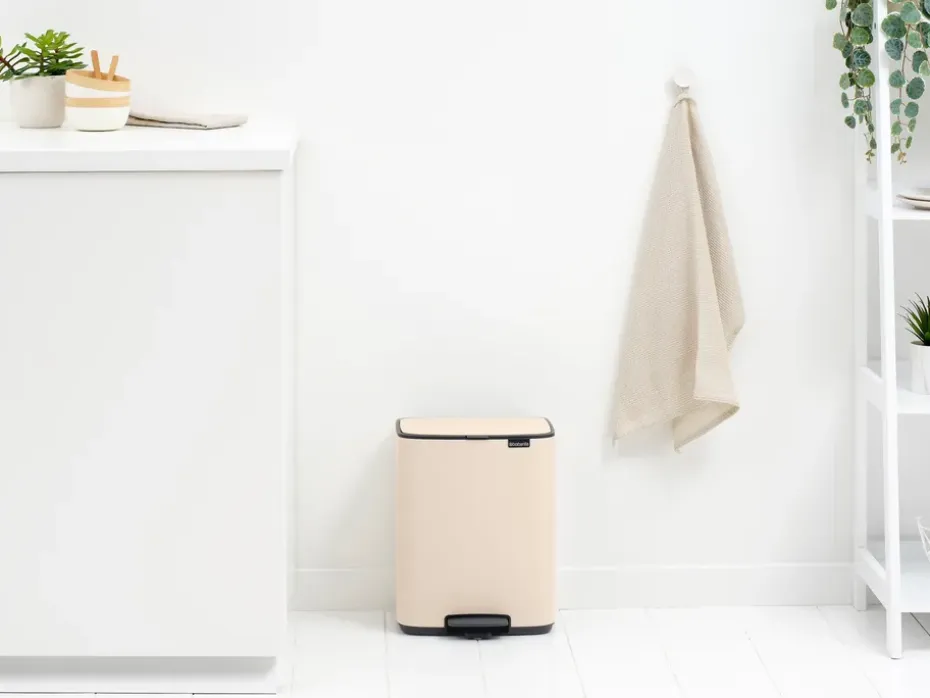 Cubo de basura con pedal Bo 12 L, Beige suave