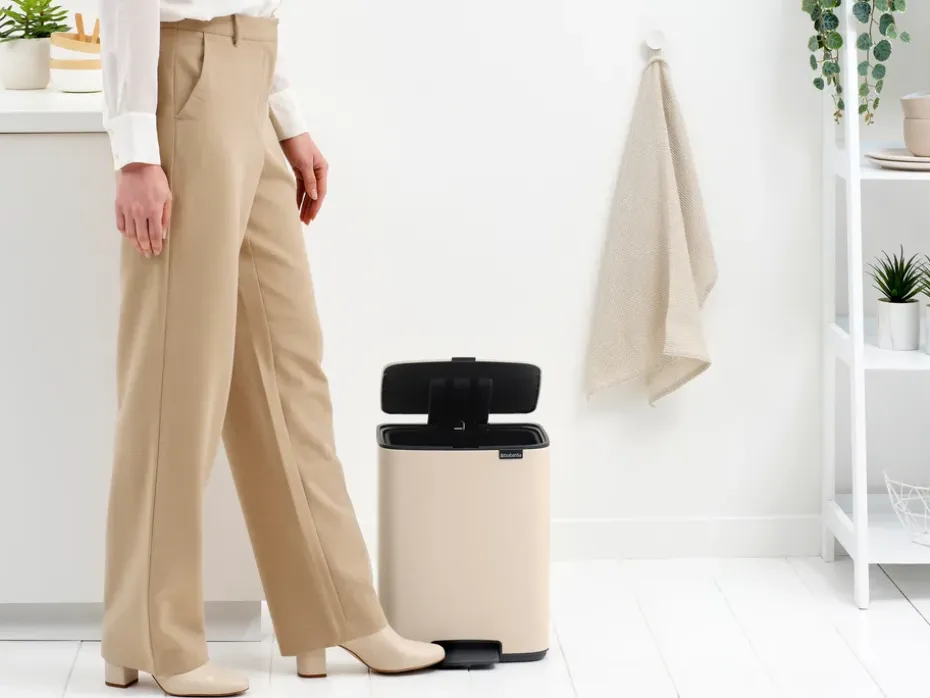 Cubo de basura con pedal Bo 12 L, Beige suave