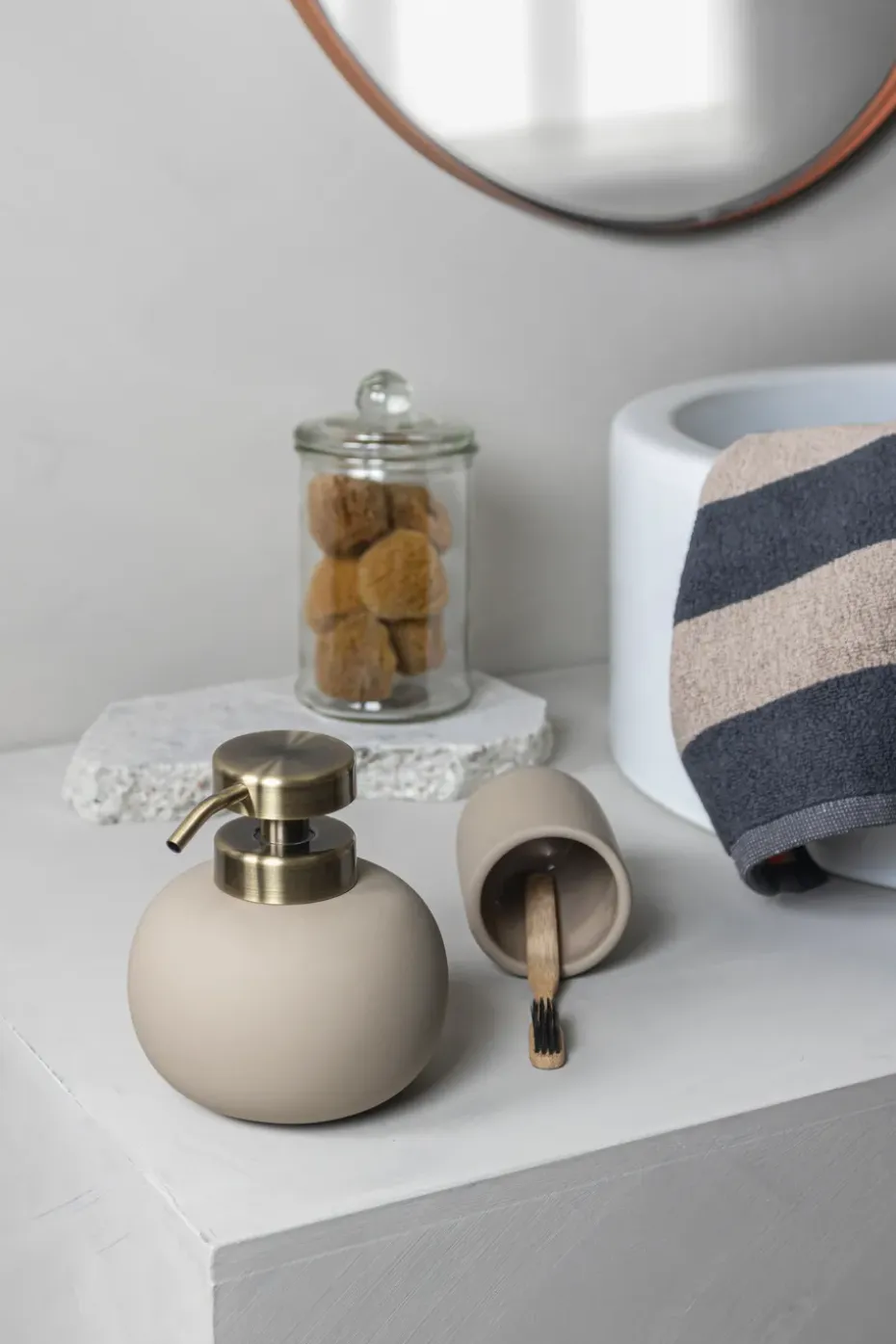 Dispensador de jabón Lotus, sand (blanco crudo)