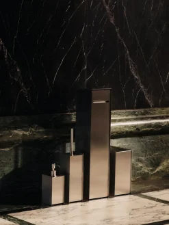 Dispensador de jabón Sama, Brushed stainless steel