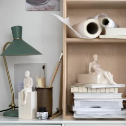 Escultura con mensaje Character, The dreamer