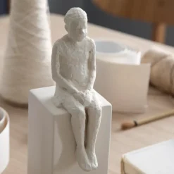 Escultura con mensaje Character, The dreamer