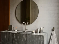 Espejo de mesa Ume con 5x aumento 19x19,5 cm, Acero