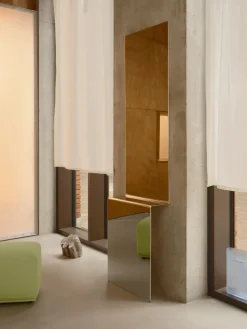 Espejo de pared Pleat, Acero pulido, 227×57 cm