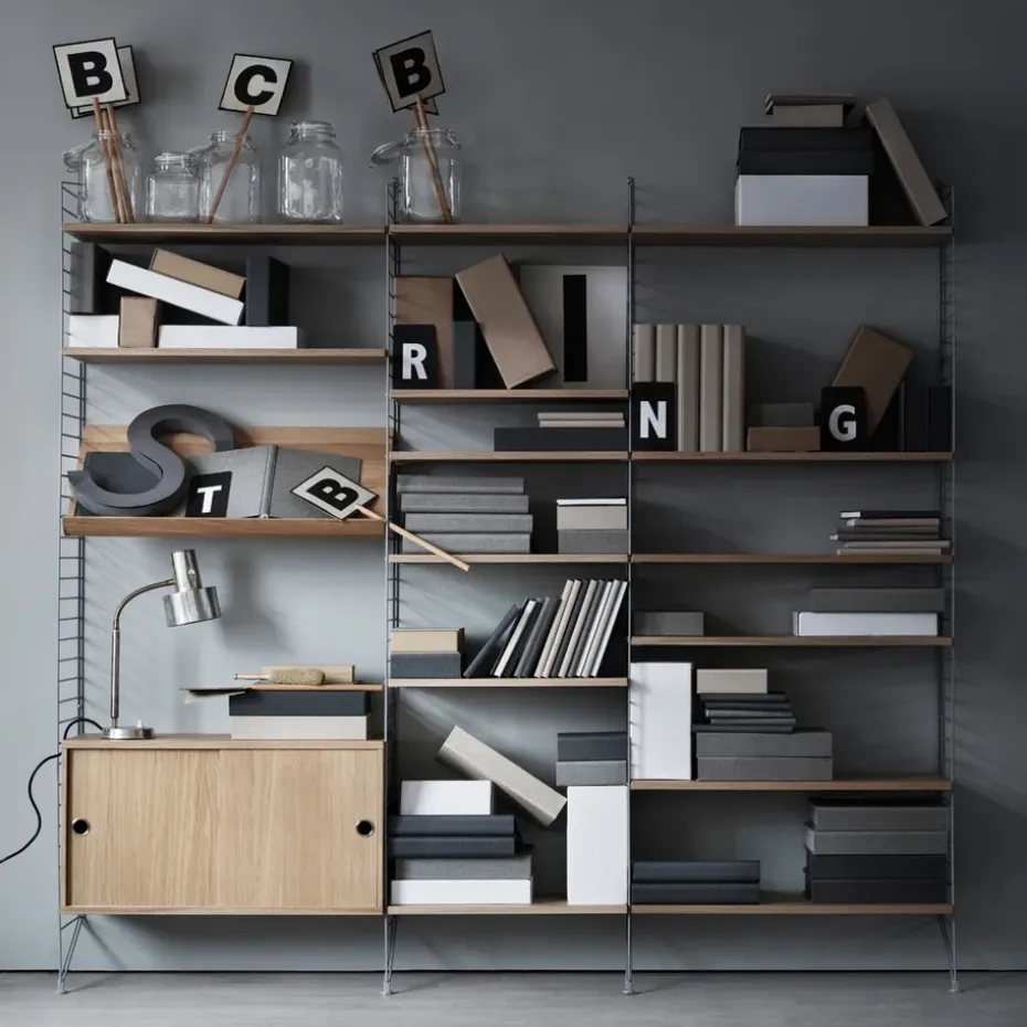 Estante para revistero String madera, Fresno teñido de negro, 58x30 cm