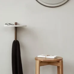 Estantería Corbel, Mármol carrara, roble teñido oscuro