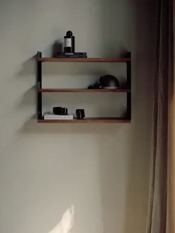 Estantería de pared New Works Tea Shelf 46x62,5 cm, Nogal