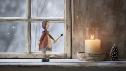 Figura The Little Match Girl, Haya