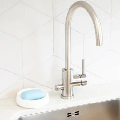 Jabonera con drenaje oculto silicona medium, blanco