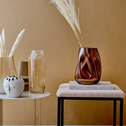 Jarrón de vidrio Bloomingville 26 cm, marrón