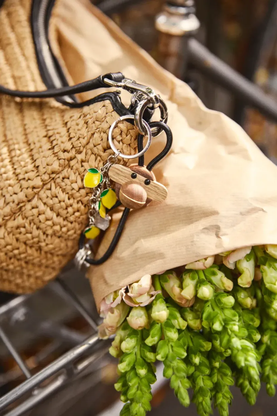 Llavero de mono de Kay Bojesen, Teca-limba, cuero negro