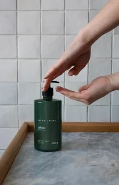 Loción de manos y cuerpo SKOG, 500 ml