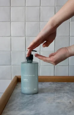 Loción para manos y cuerpo ØY, 500 ml