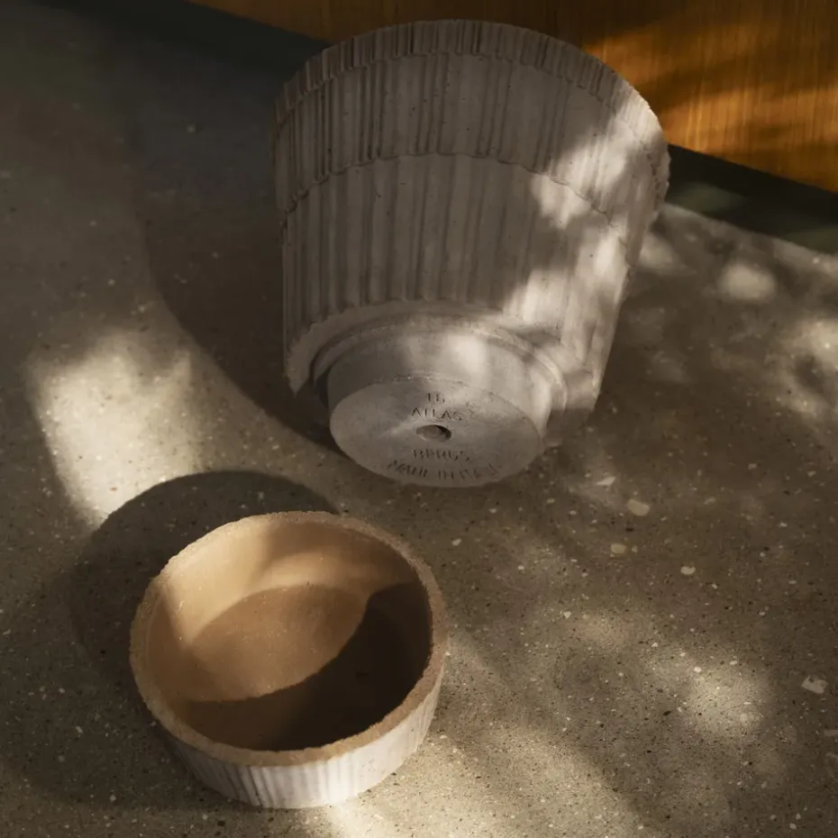 Maceta con plato Atlas raw, Grey, Ø14 cm