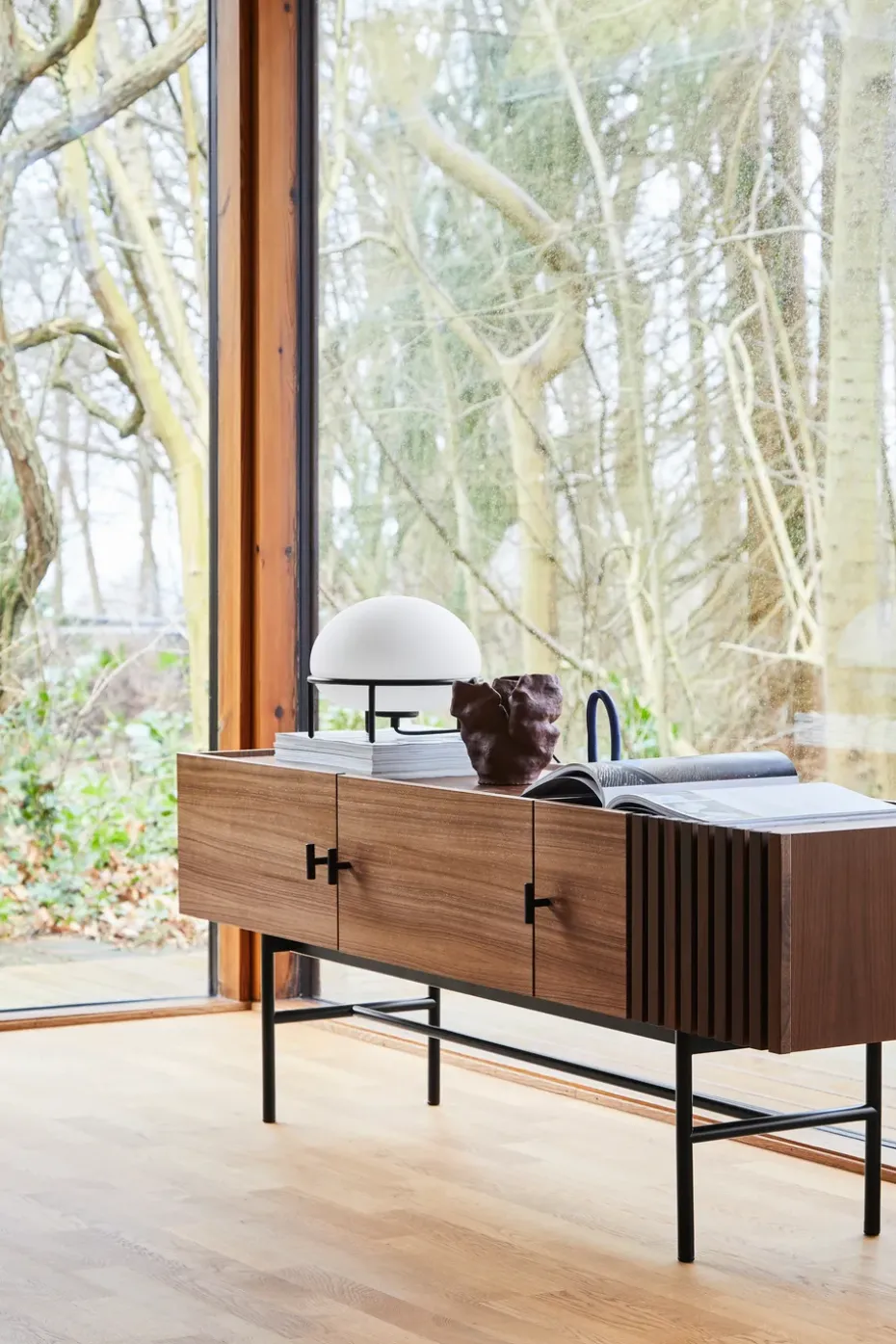 Mesa auxiliar Array baja, 150 cm, Nogal