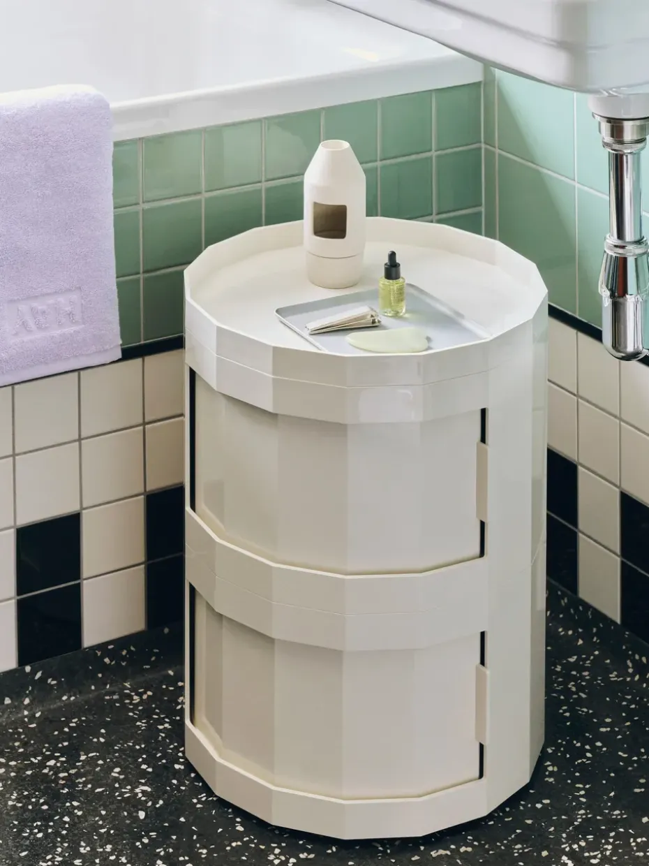 Mesa auxiliar Facet Cabinet 20, Eggshell