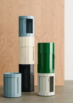 Mesa auxiliar Facet Cabinet 101, Spinach green