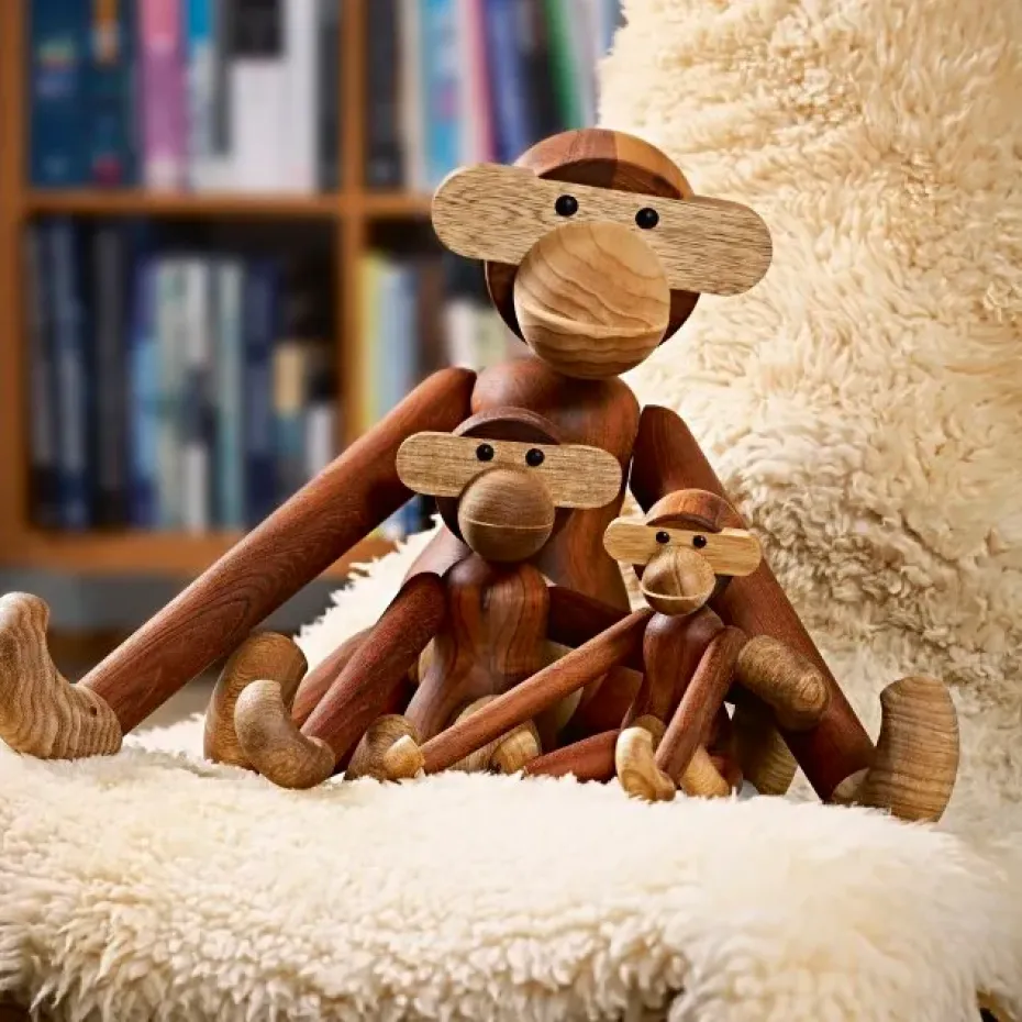 Mono de madera mediano, Teca-madera de limba