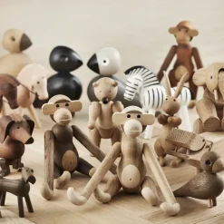 Mono de madera pequeño, roble sin tratar y arce