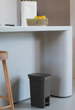 Papelera con pedal StepUp de 10 L, Gris oscuro