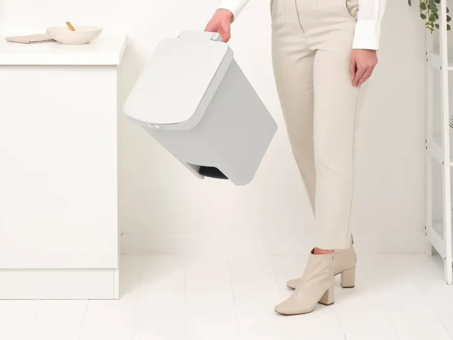 Papelera con pedal StepUp de 25 L, Gris claro