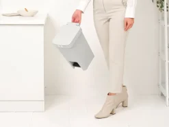 Papelera con pedal StepUp de 10 L, Gris claro