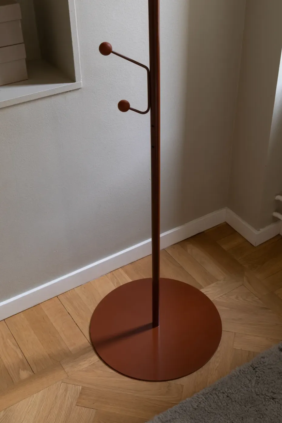 Perchero Bill Floor, Cinnamon