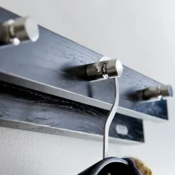 Perchero Cutter, Roble teñido en negro, 5 pomos