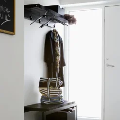 Perchero de pared Cutter, Roble lacado en negro