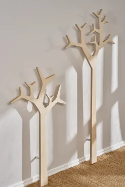Perchero de pared Tree wall Special Edition 194 cm, Pino con acabado blanco