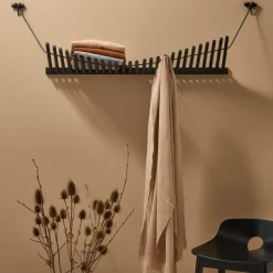 Perchero Knaegt, roble pintado de negro