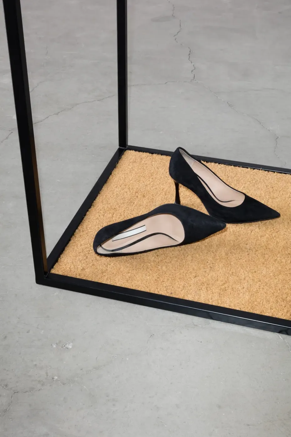 Perechero Atelje, Negro