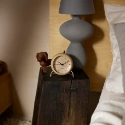 Reloj de mesa AJ City Hall, Sandy beige