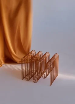 Revistero Curva, Amber