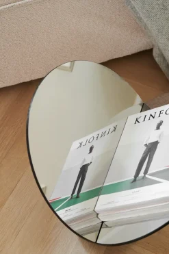 Revistero Silia, Acero inoxidable