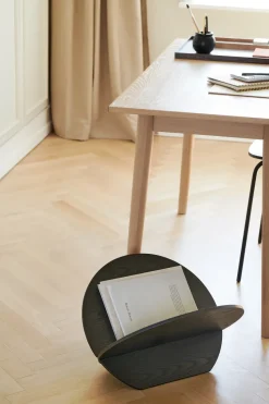 Revistero Silia, Fresno negro