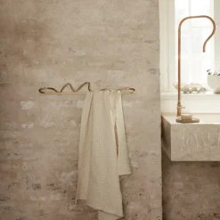 Toallero Curvature, latón