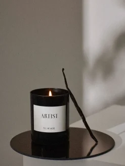 Vela aromática Tell Me More 48 h, Artist