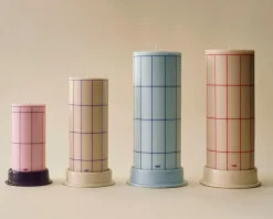 Vela gruesa Column Candle large 25 cm, Off white-red grid check